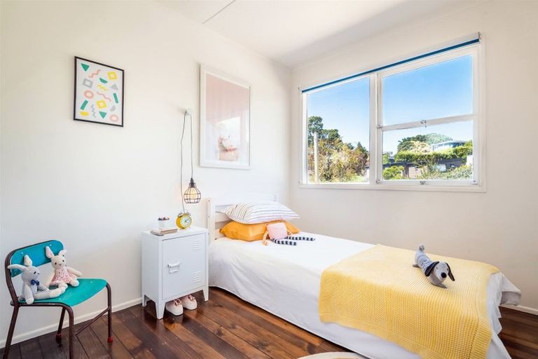 Photo of property in 18 Cassino Street, Bayswater, Auckland, 0622