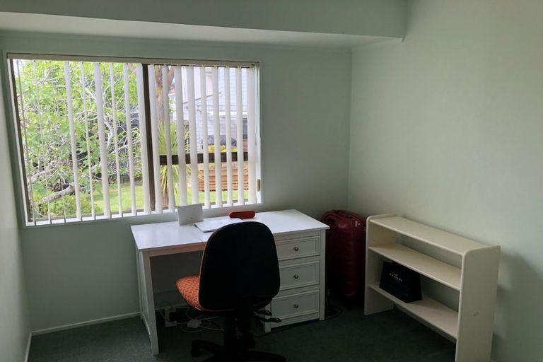 Photo of property in 1/177 Onewa Road, Birkenhead, Auckland, 0626