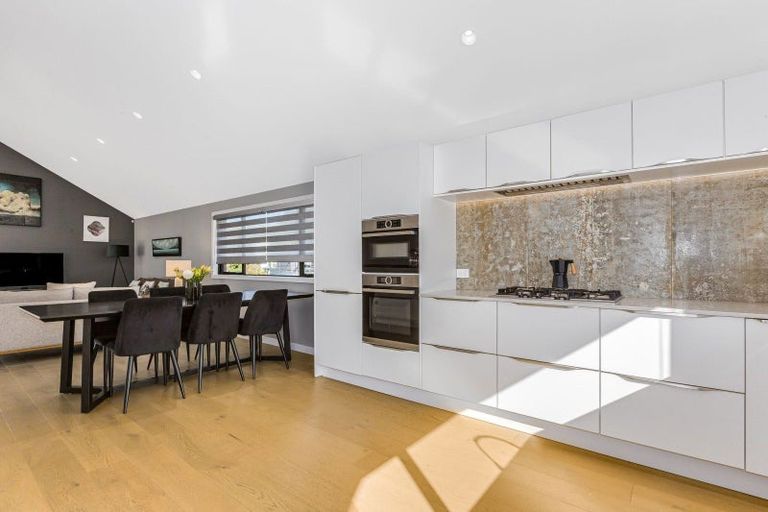 Photo of property in 106 Silverstream Road, Crofton Downs, Wellington, 6035