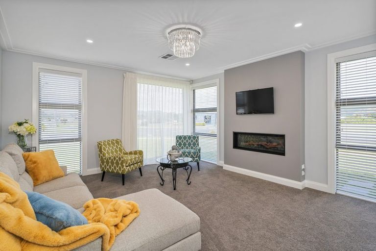 Photo of property in 1 Ngaroma Crescent, Whitianga, 3510