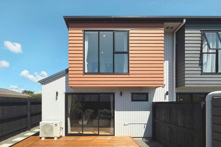 Photo of property in 7/17 Rewarewa Road, Te Atatu Peninsula, Auckland, 0610