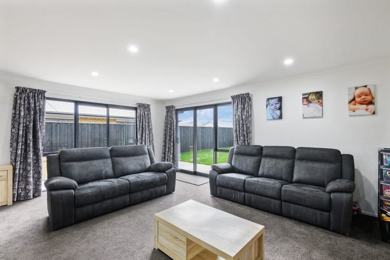 Photo of property in 19 Broadway Parade, Rolleston, 7615