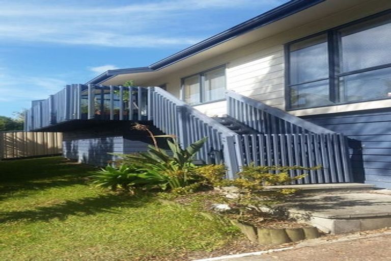 Photo of property in 26 Claverdon Drive, Massey, Auckland, 0614