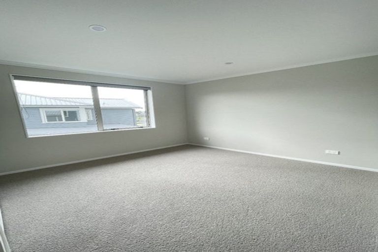 Photo of property in 20 Onekura Street, Red Beach, 0932