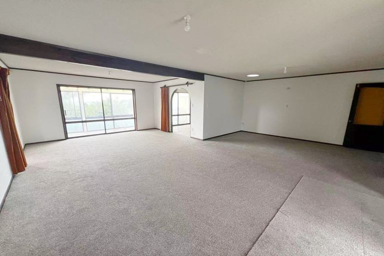 Photo of property in 56 Balmain Road, Chatswood, Auckland, 0626