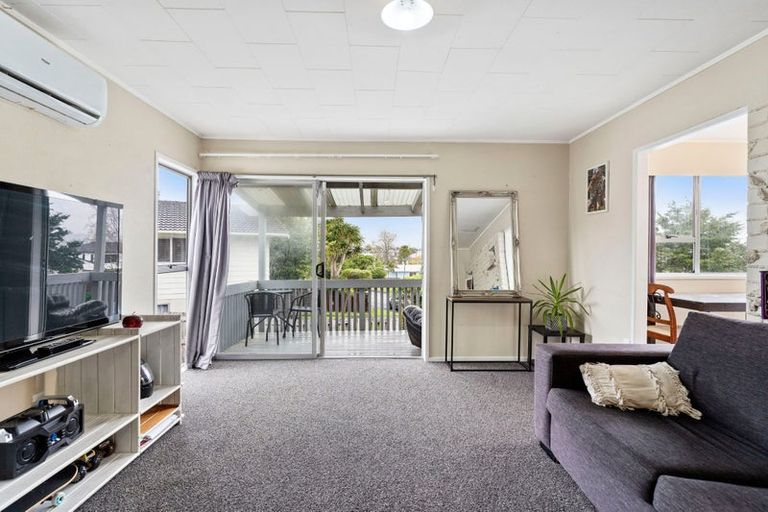 Photo of property in 14 Waari Avenue, Sunnyvale, Auckland, 0612