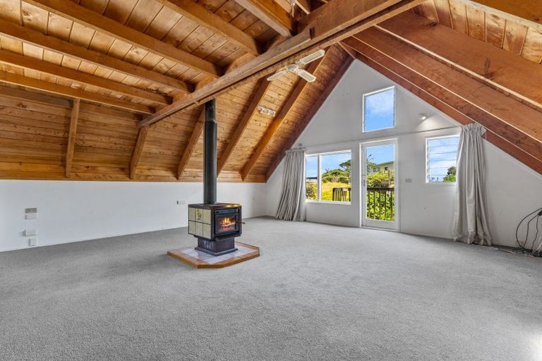 Photo of property in 352 Motutara Road, Muriwai, 0881