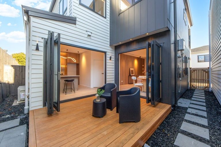 Photo of property in 4c Lyford Crescent, Sunnynook, Auckland, 0620