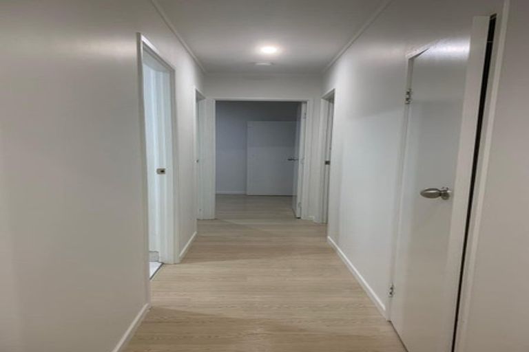 Photo of property in 8b Heathberry Close, Papatoetoe, Auckland, 2025