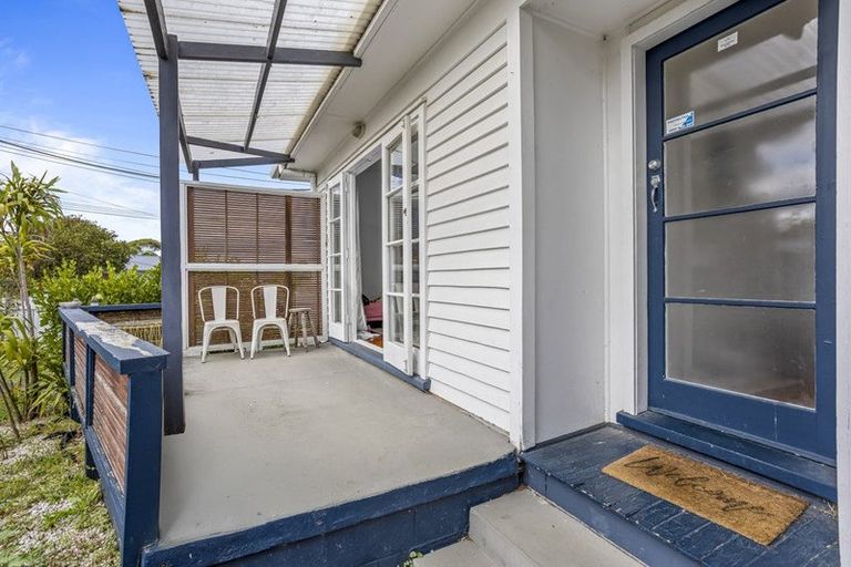 Photo of property in 1c Kuaka Place, New Lynn, Auckland, 0600