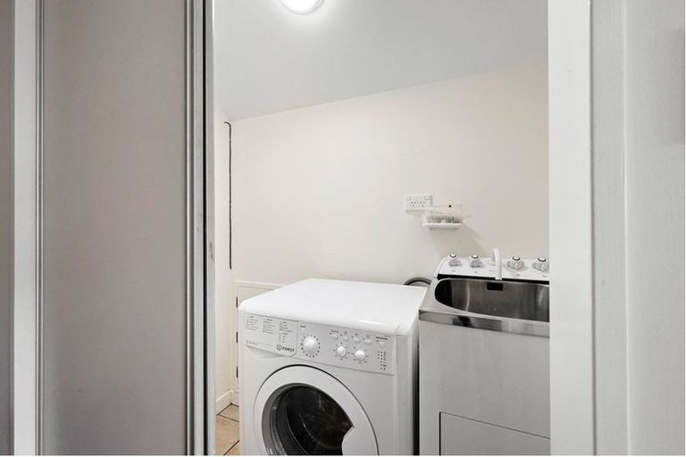 Photo of property in 4 Chamberlain Road, Karori, Wellington, 6012