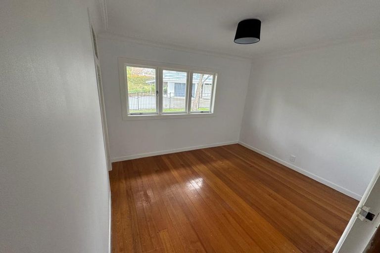 Photo of property in 17 Tauhinu Road, Greenhithe, Auckland, 0632