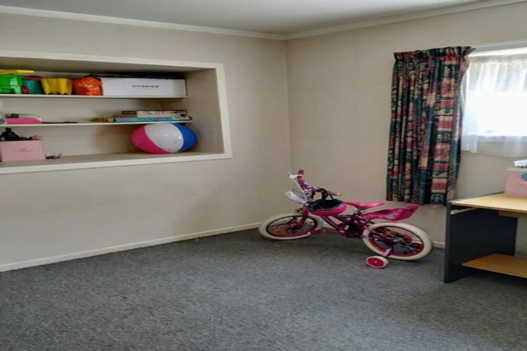 Photo of property in 1/83 Mcleod Road, Te Atatu South, Auckland, 0610