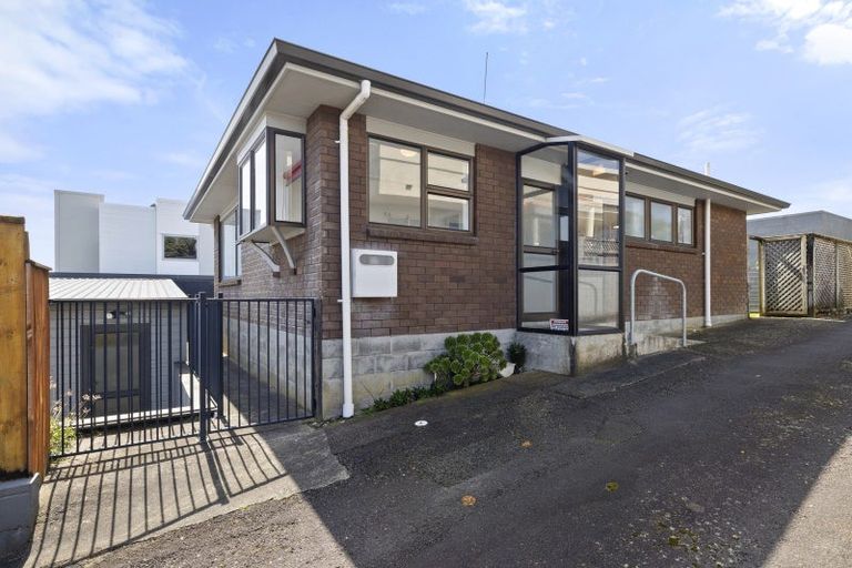 Photo of property in 17 Cutfield Road, New Plymouth, 4310