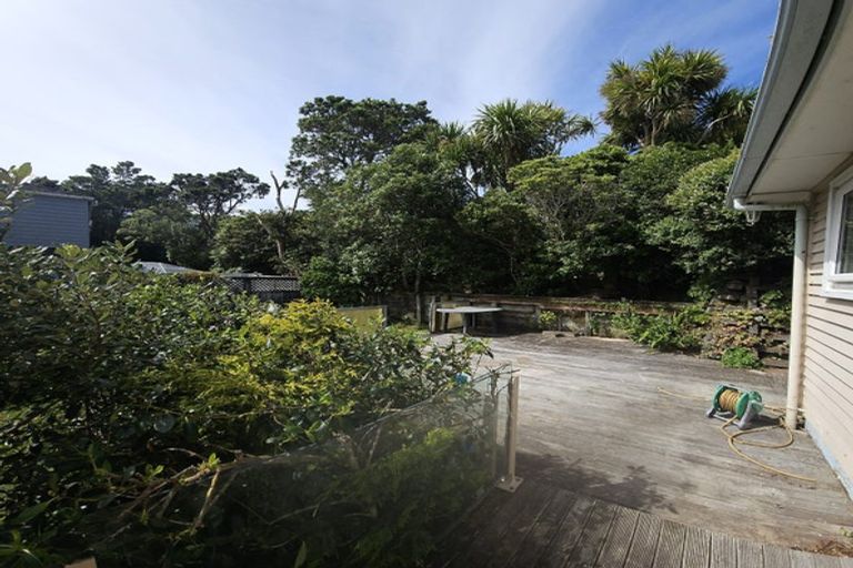 Photo of property in 43 Lyndfield Lane, Newlands, Wellington, 6037