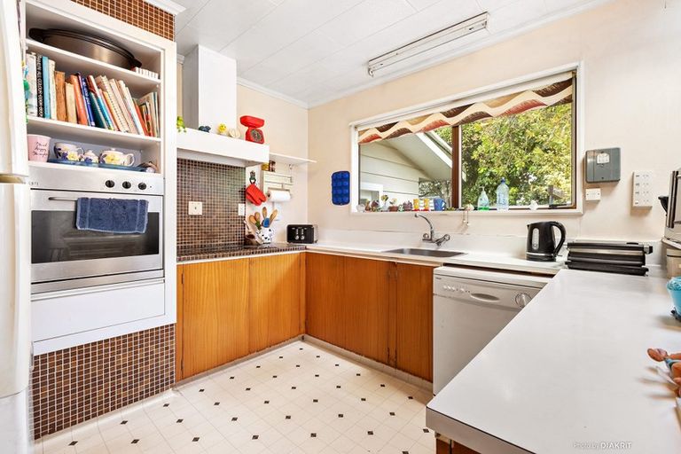 Photo of property in 21 Fitzpatrick Street, Newlands, Wellington, 6037