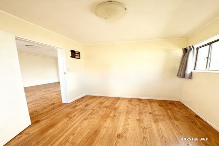 Photo of property in 1/19 College Road, Northcote, Auckland, 0627