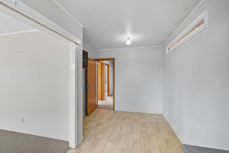 Photo of property in 1/2 Lomax Place, Islington, Christchurch, 8042