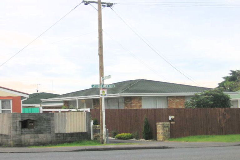 Photo of property in 2/193 Don Buck Road, Massey, Auckland, 0614