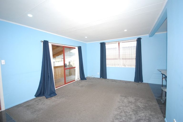 Photo of property in 2 Mcnaughton Avenue, Mangere East, Auckland, 2024