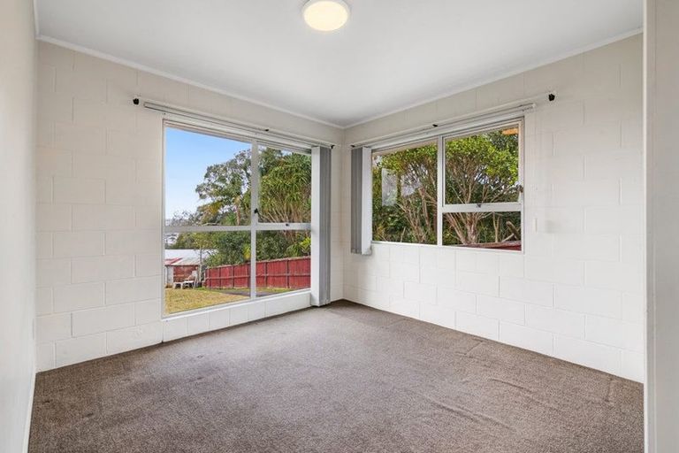 Photo of property in 2/587 Glenfield Road, Totara Vale, Auckland, 0629