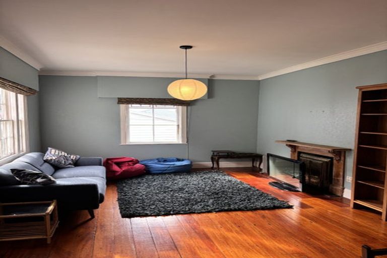 Photo of property in 2 Torless Terrace, Thorndon, Wellington, 6011