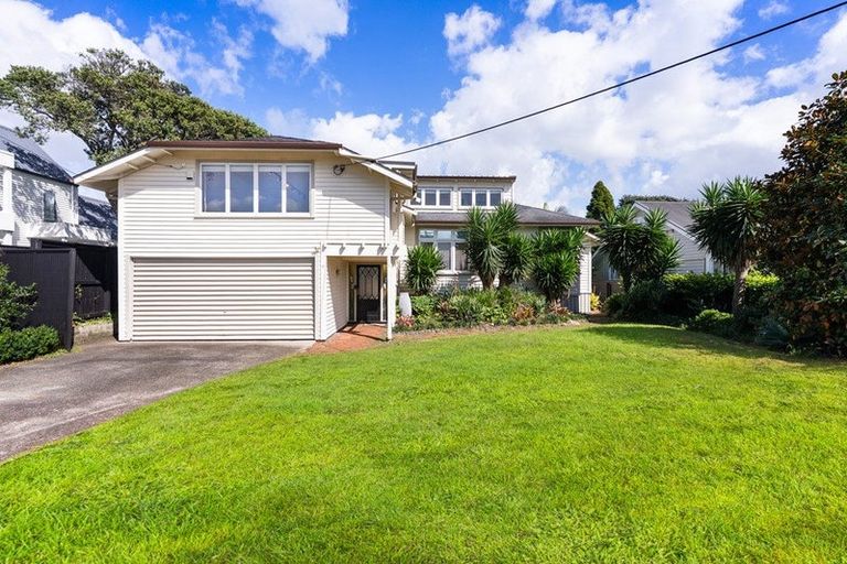Photo of property in 8 Tiri Road, Milford, Auckland, 0620