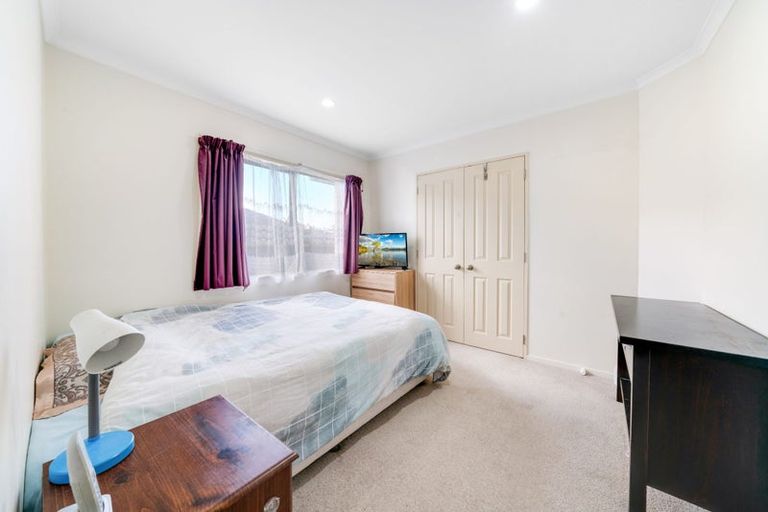 Photo of property in 8 Morewa Place, Takanini, 2112