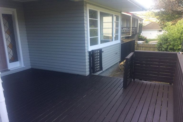 Photo of property in 165 Newlands Road, Newlands, Wellington, 6037