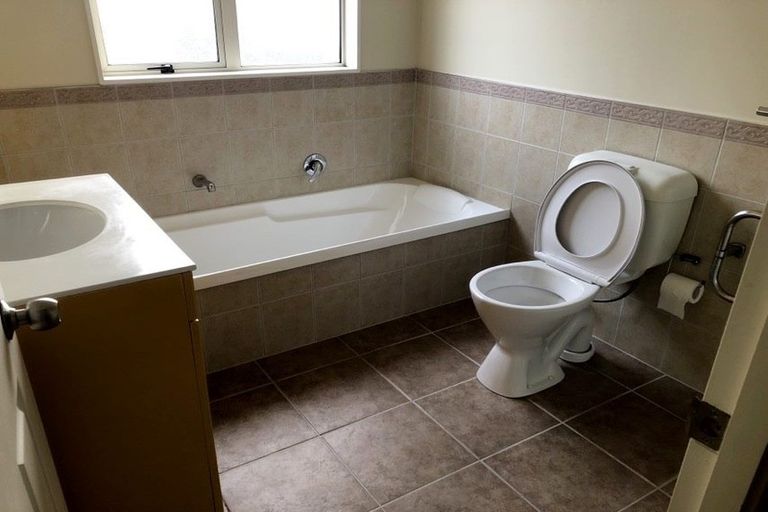 Photo of property in 28 Maypark Crescent, Flat Bush, Auckland, 2016
