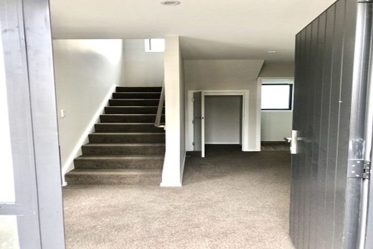 Photo of property in 10 Frankmoore Avenue, Johnsonville, Wellington, 6037