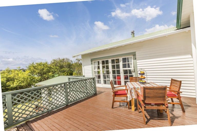 Photo of property in 37 Beauchamp Street, Karori, Wellington, 6012