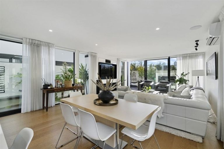 Photo of property in 54 Gracefield Avenue, Christchurch Central, Christchurch, 8013