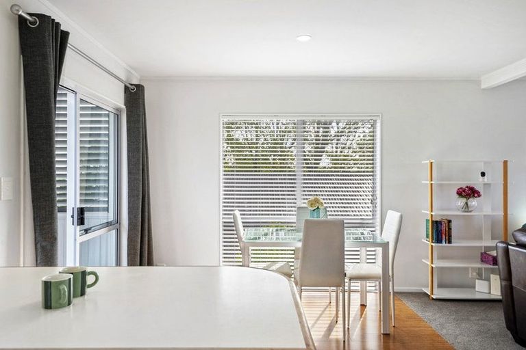 Photo of property in 1/18 Altair Place, Windsor Park, Auckland, 0632