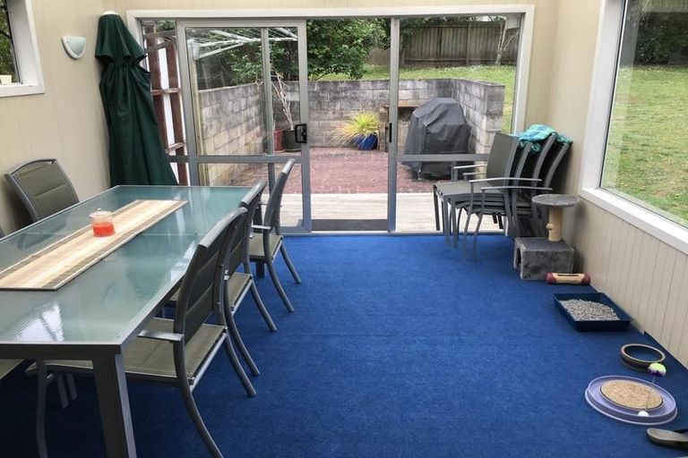 Photo of property in 19 Helleur Road, Massey, Auckland, 0614