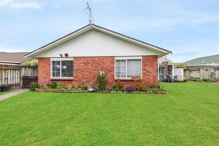 Photo of property in 5 Rosebank Avenue, Kelvin Grove, Palmerston North, 4414