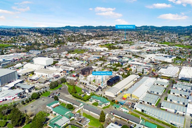 Photo of property in 43 Eileen Newey Place, Henderson, Auckland, 0612