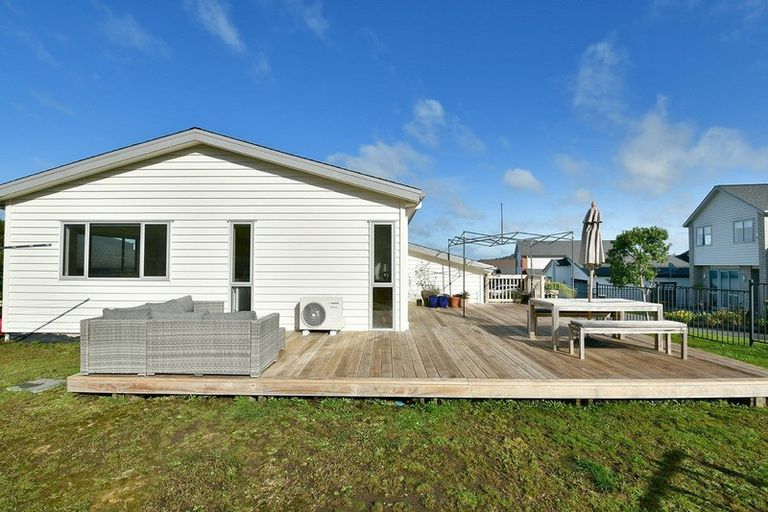 Photo of property in 33 Kaipuke Crescent, Gulf Harbour, Whangaparaoa, 0930