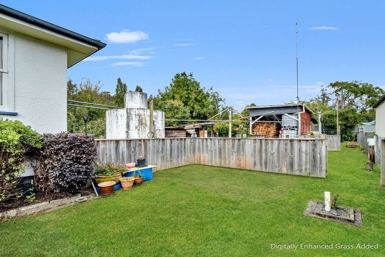 Photo of property in 16 Milne Street, Hunterville, 4730