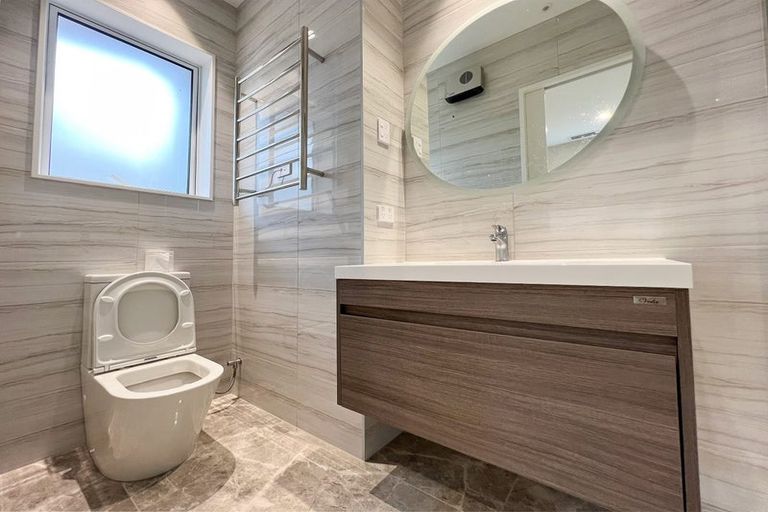 Photo of property in 33 Riroriro Road, Hobsonville, Auckland, 0616