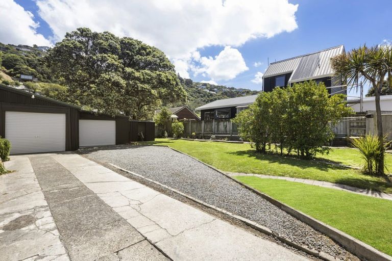 Photo of property in 212 Queens Drive, Lyall Bay, Wellington, 6022