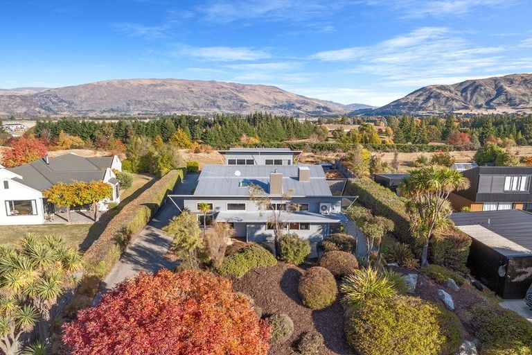 Photo of property in 16 Allenby Place, Wanaka, 9305