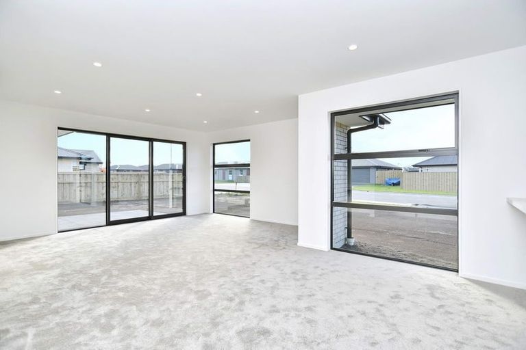 Photo of property in 16 Grey View Grove, Rangiora, 7400