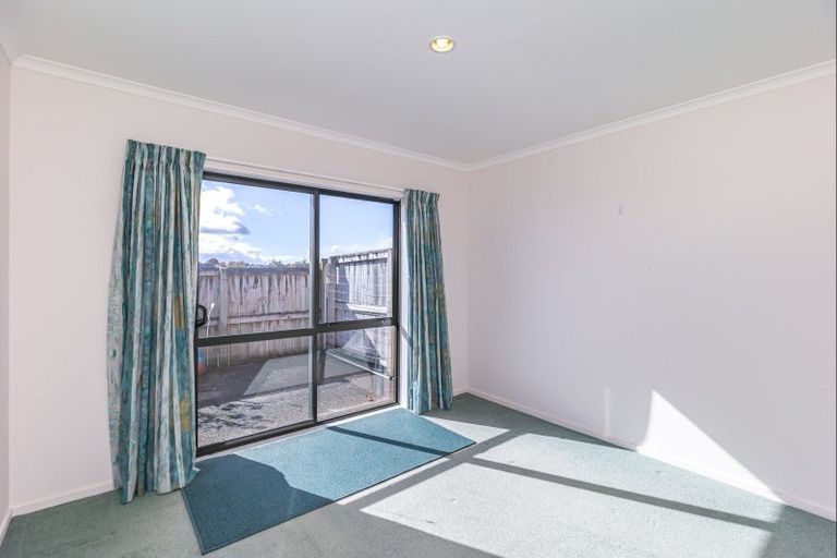 Photo of property in Rangeview Villas, 17/9 Fuller Close, Levin, 5510