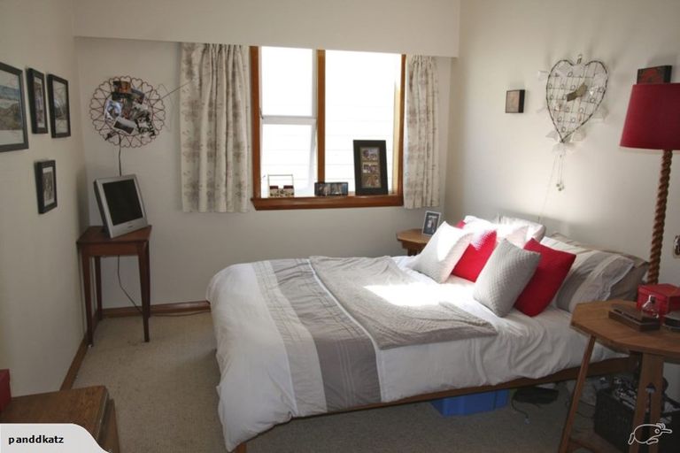 Photo of property in 121 Onepu Road, Lyall Bay, Wellington, 6022