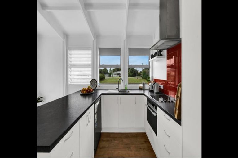 Photo of property in 15 Tasman Street, Opunake, 4616
