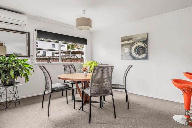 Photo of property in 3 Buisson Glade, West Harbour, Auckland, 0618