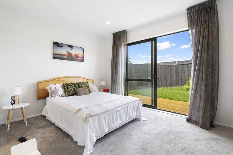 Photo of property in 29 Papa Orchard Drive, Kumeu, 0810