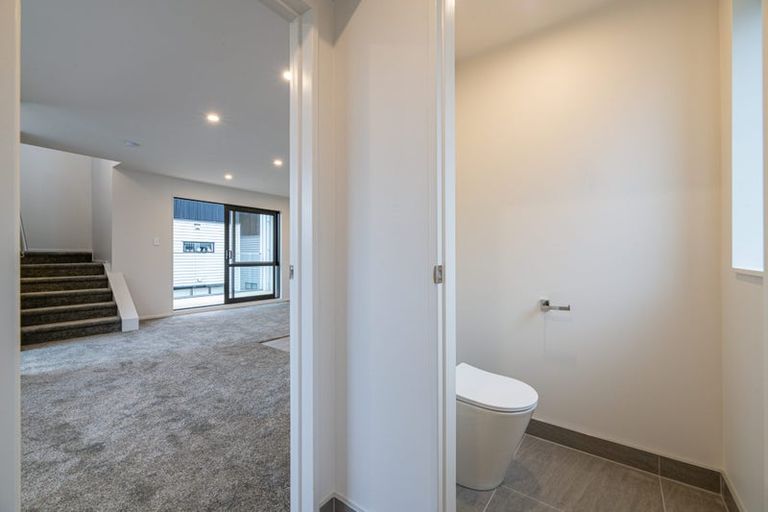 Photo of property in 1/17 Kingdale Road, Henderson, Auckland, 0610