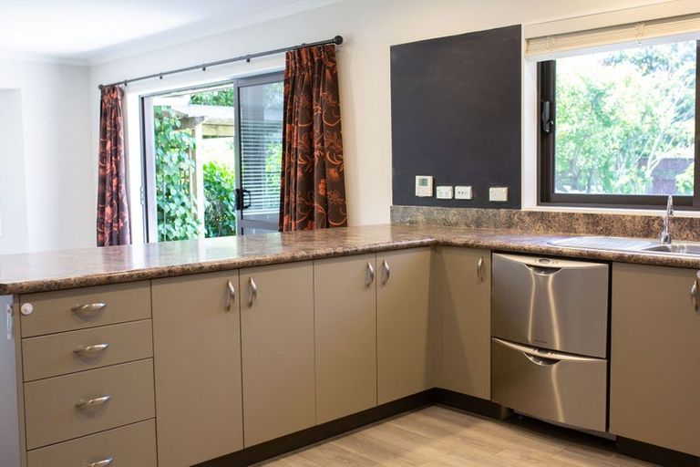 Photo of property in 6 Nimmo Avenue, Waikanae, 5036